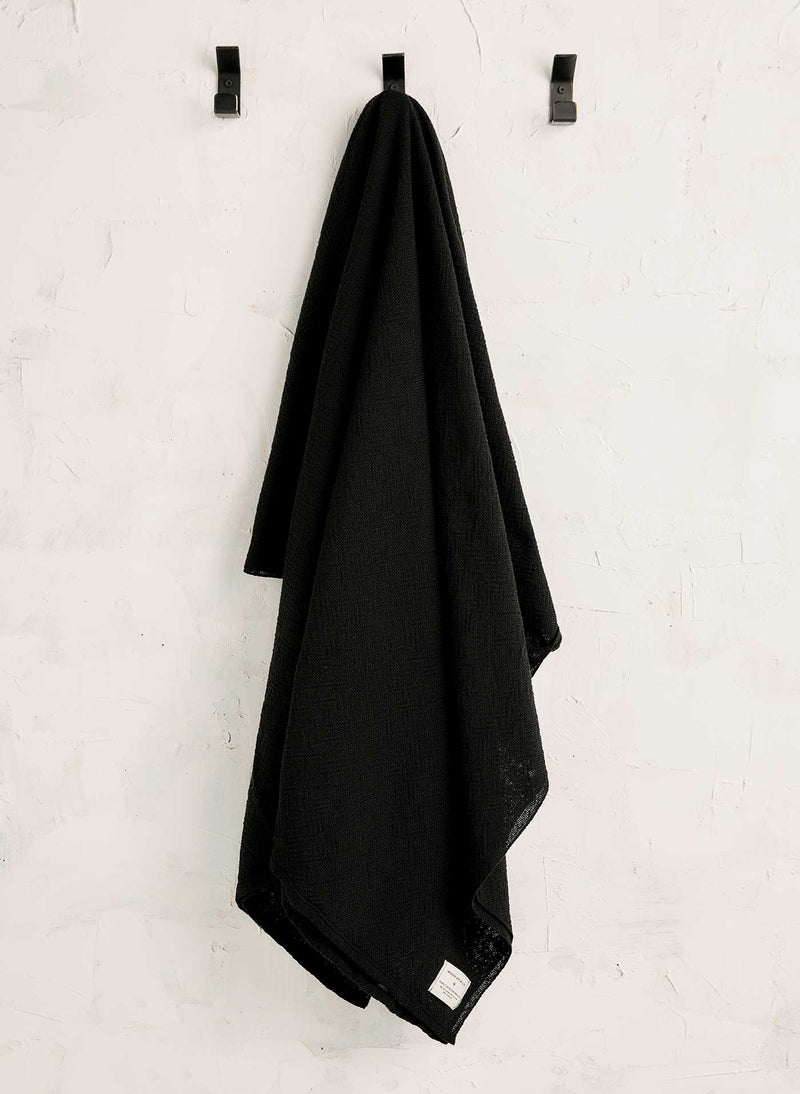 i+w x family heirloom weavers cotton throw in black