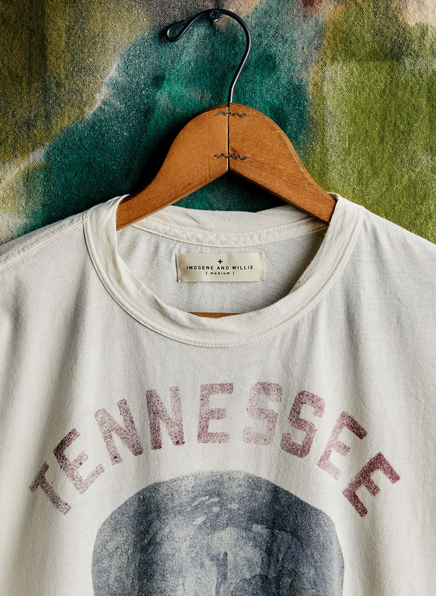 Outerwear, White, Green, Neck, Jersey, Sleeve, T-shirt, Grey, Font, Collar