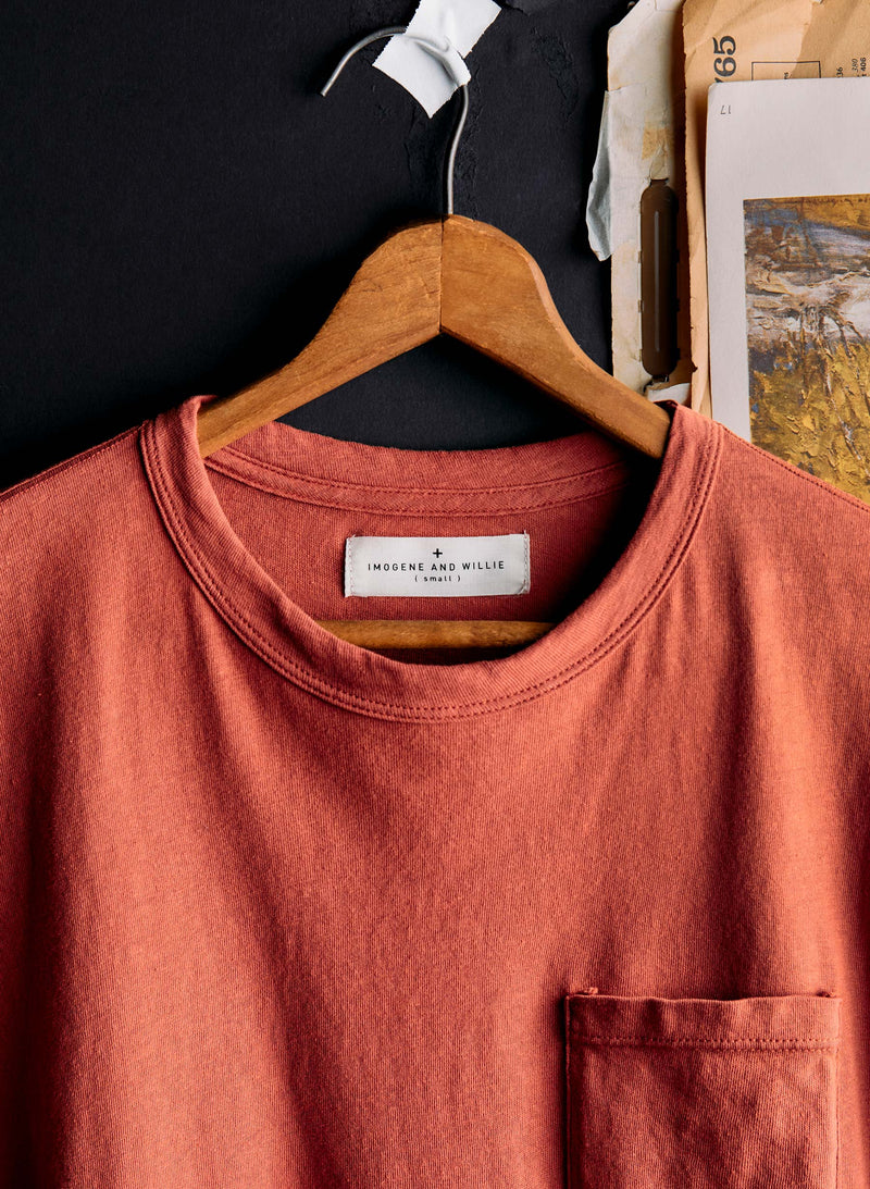 rust knit pocket tee - Model