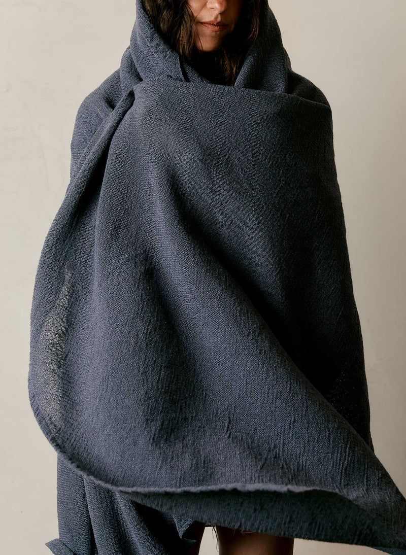 i+w x family heirloom weavers cotton throw in indigo