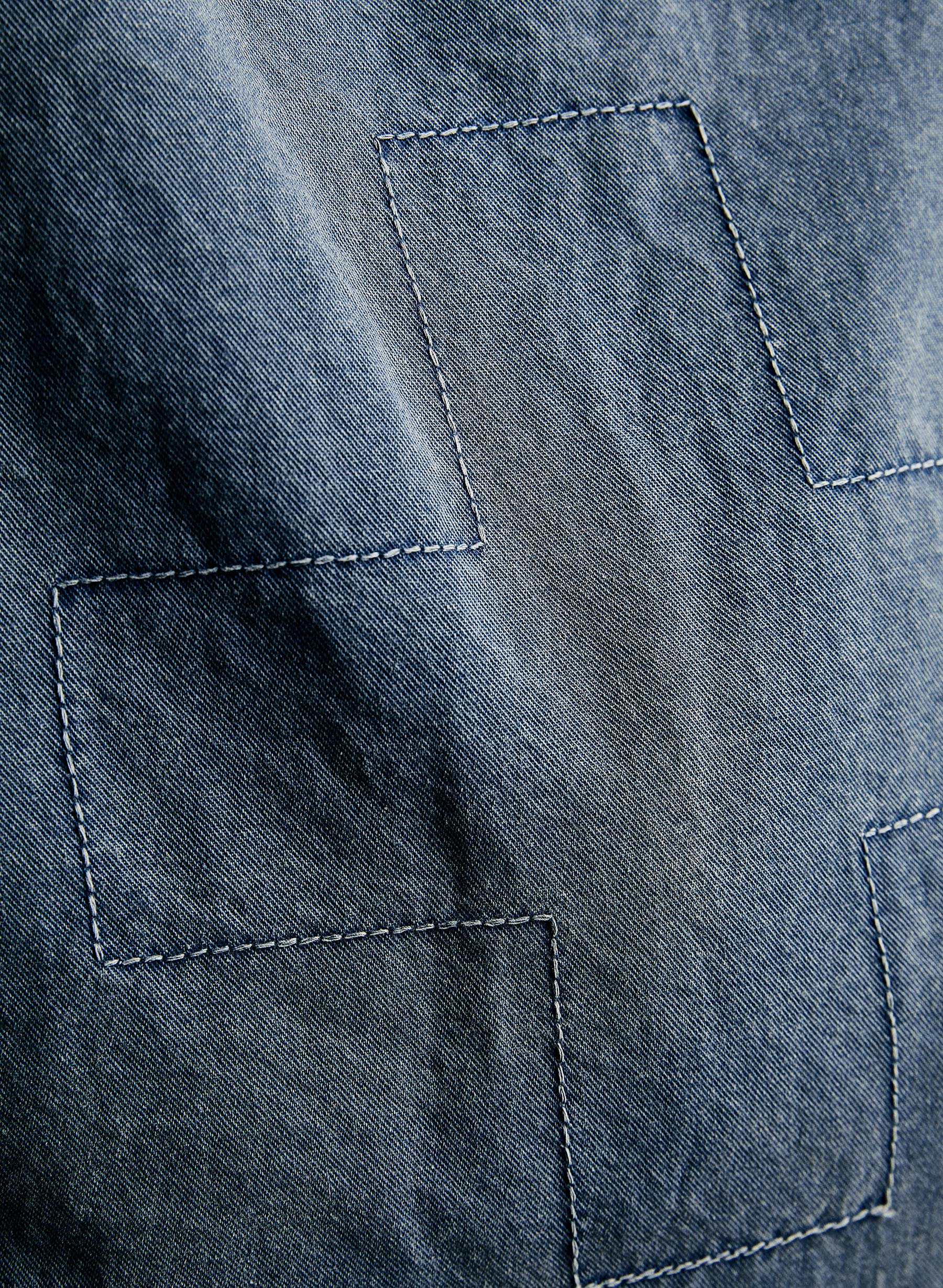 Outerwear, Sleeve, Textile, Grey, Denim, Electric blue, Natural material, Pattern, Composite material, Pocket