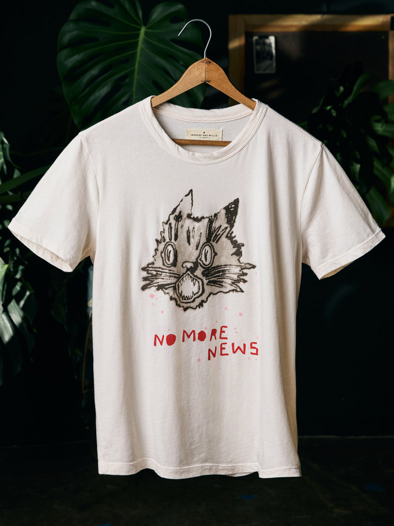 the "no more news" tee - Model