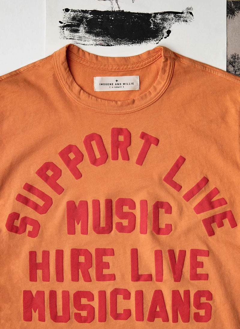 the "support live music" tee in orange - Model