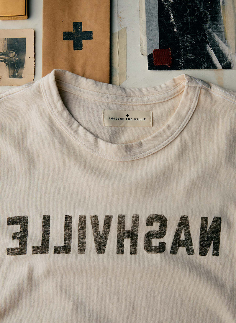 the "nashville" tee in vintage white - Model