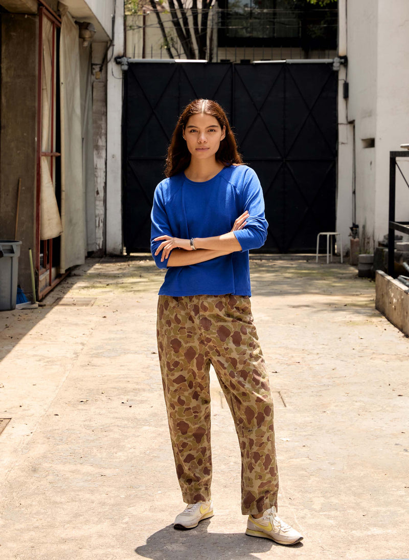 the long sleeve raglan in klein blue