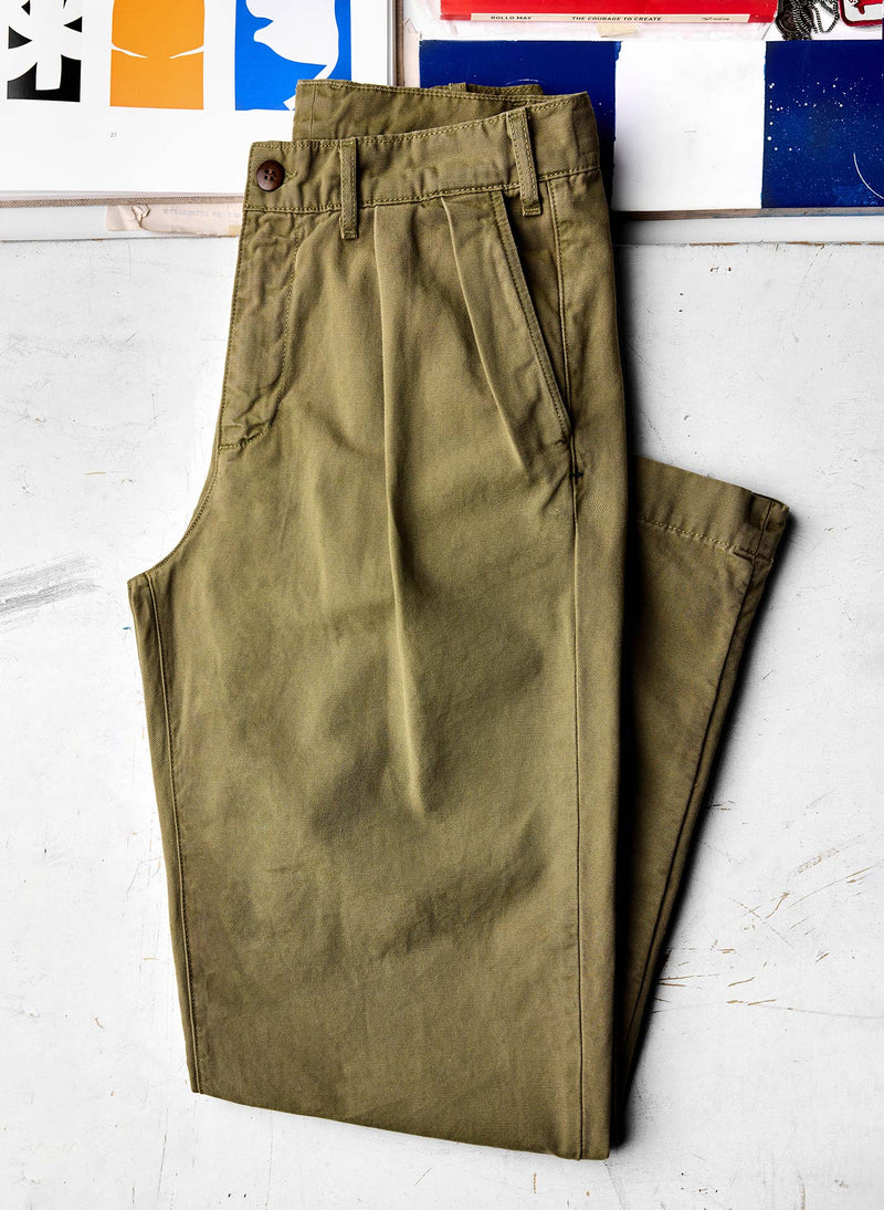 campbell pleated chino in field tan