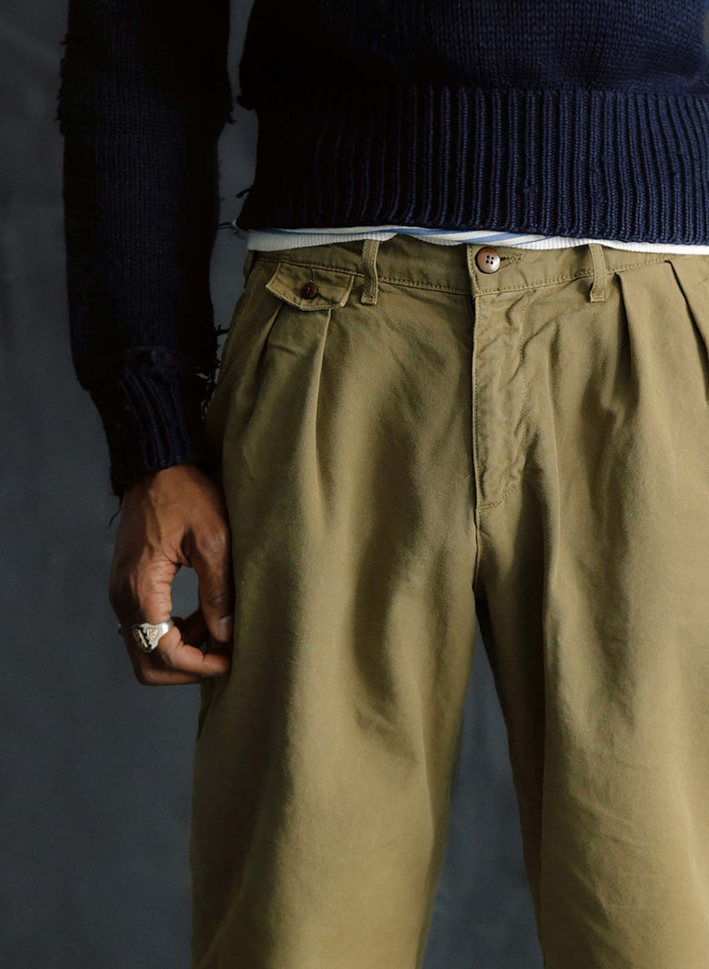 campbell pleated chino in field tan