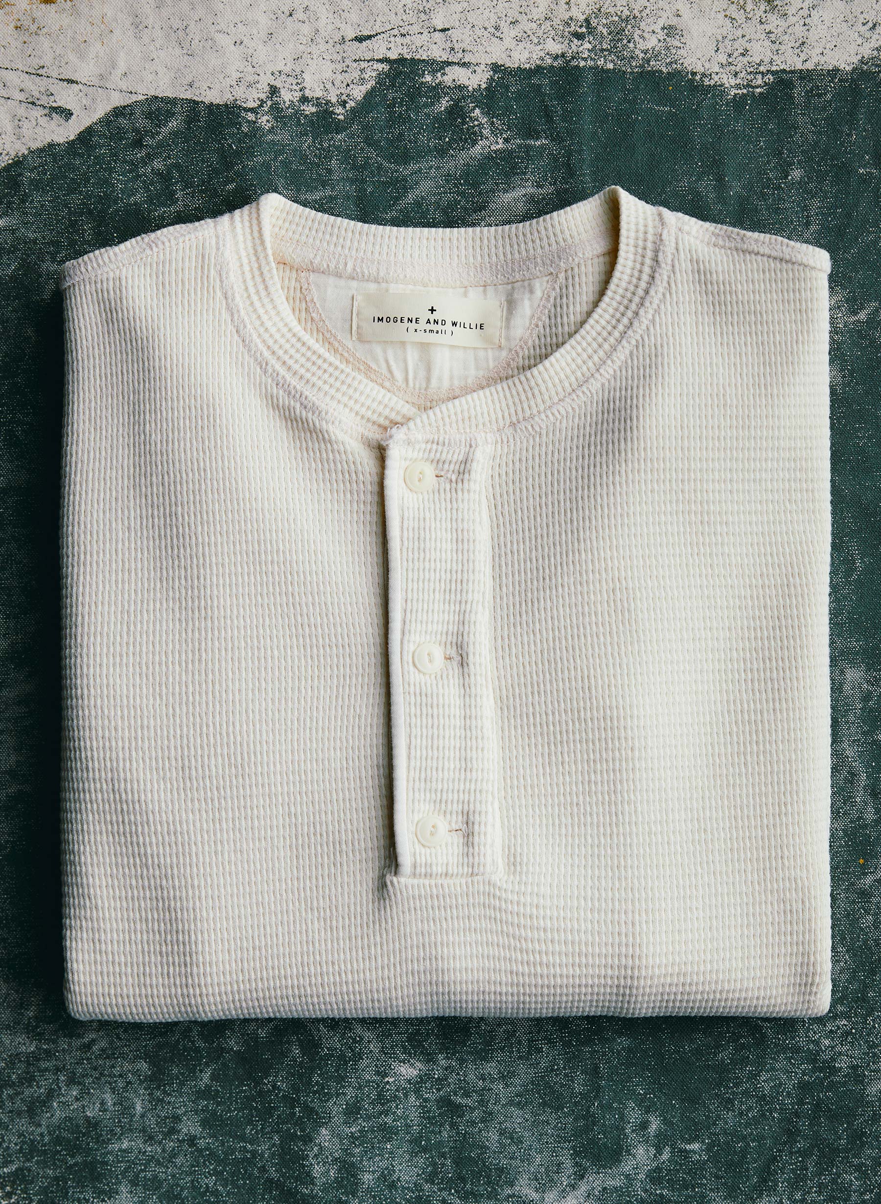 Outerwear, Product, Neck, Textile, Sleeve, Grey, Collar, Font, Rectangle, Dress shirt