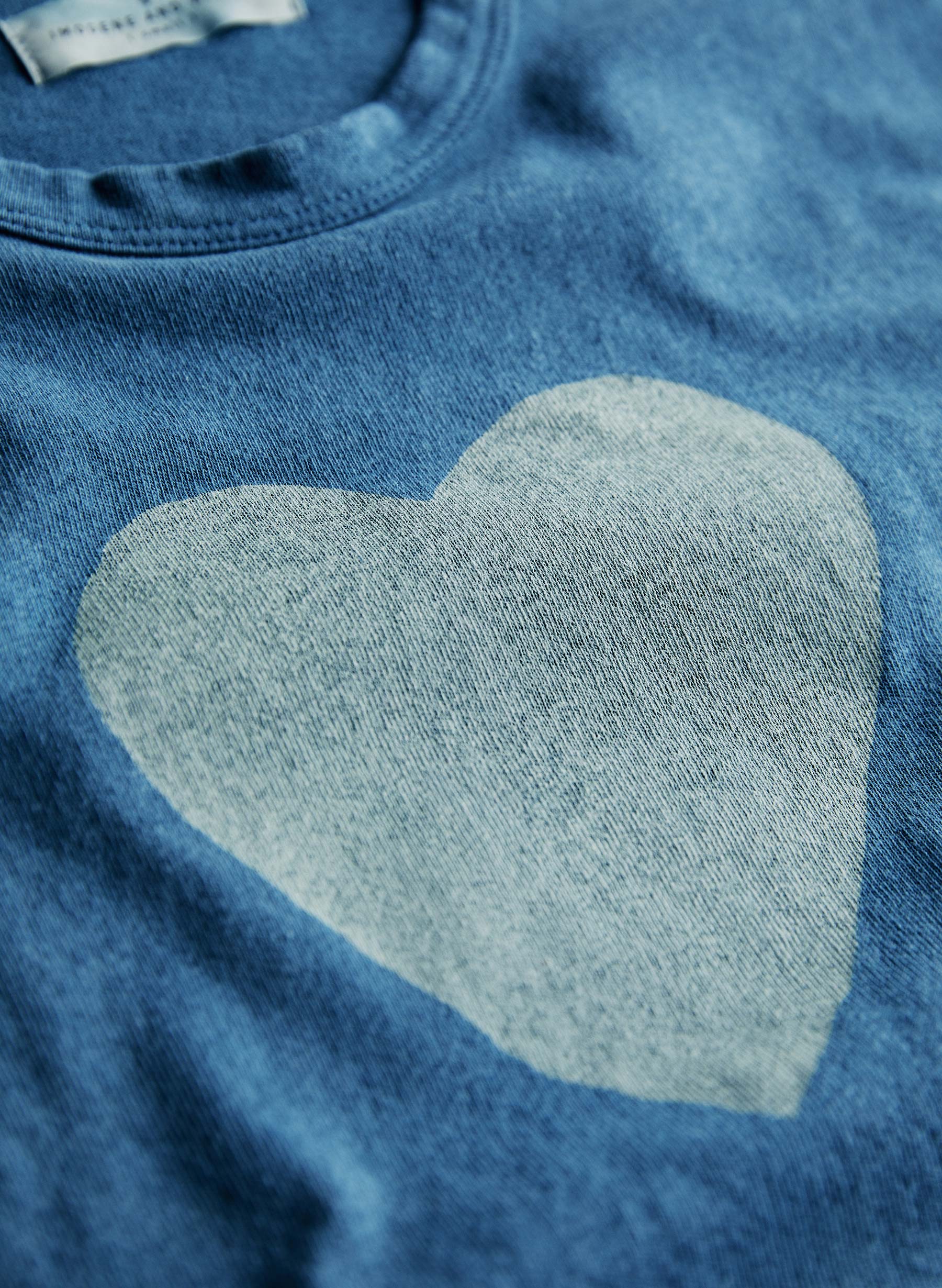 Azure, Sleeve, Textile, Grey, Aqua, Electric blue, Pattern, T-shirt, Font, Denim