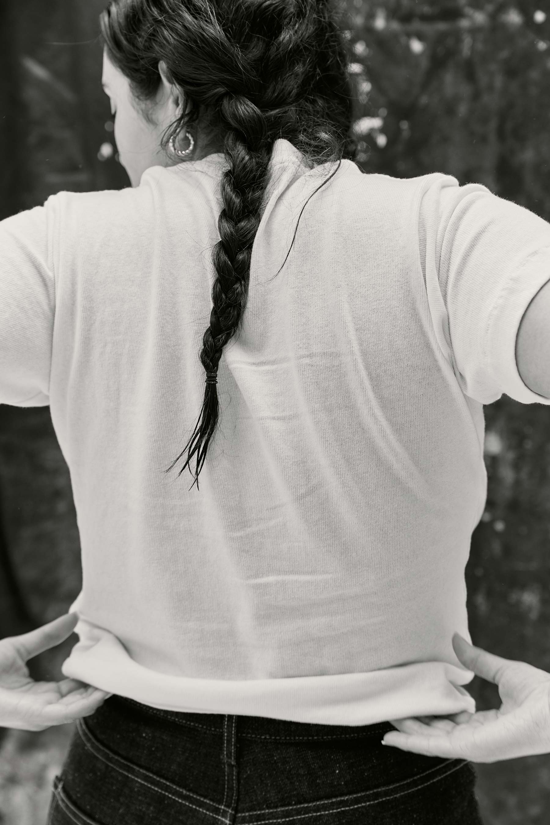 Hair, Joint, Hairstyle, Arm, Photograph, Shoulder, White, Black, Smile, Neck