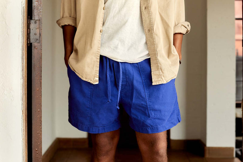 the canvas lounge short in klein blue