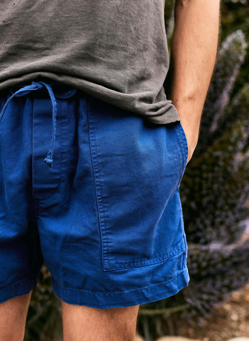 the canvas lounge short in klein blue