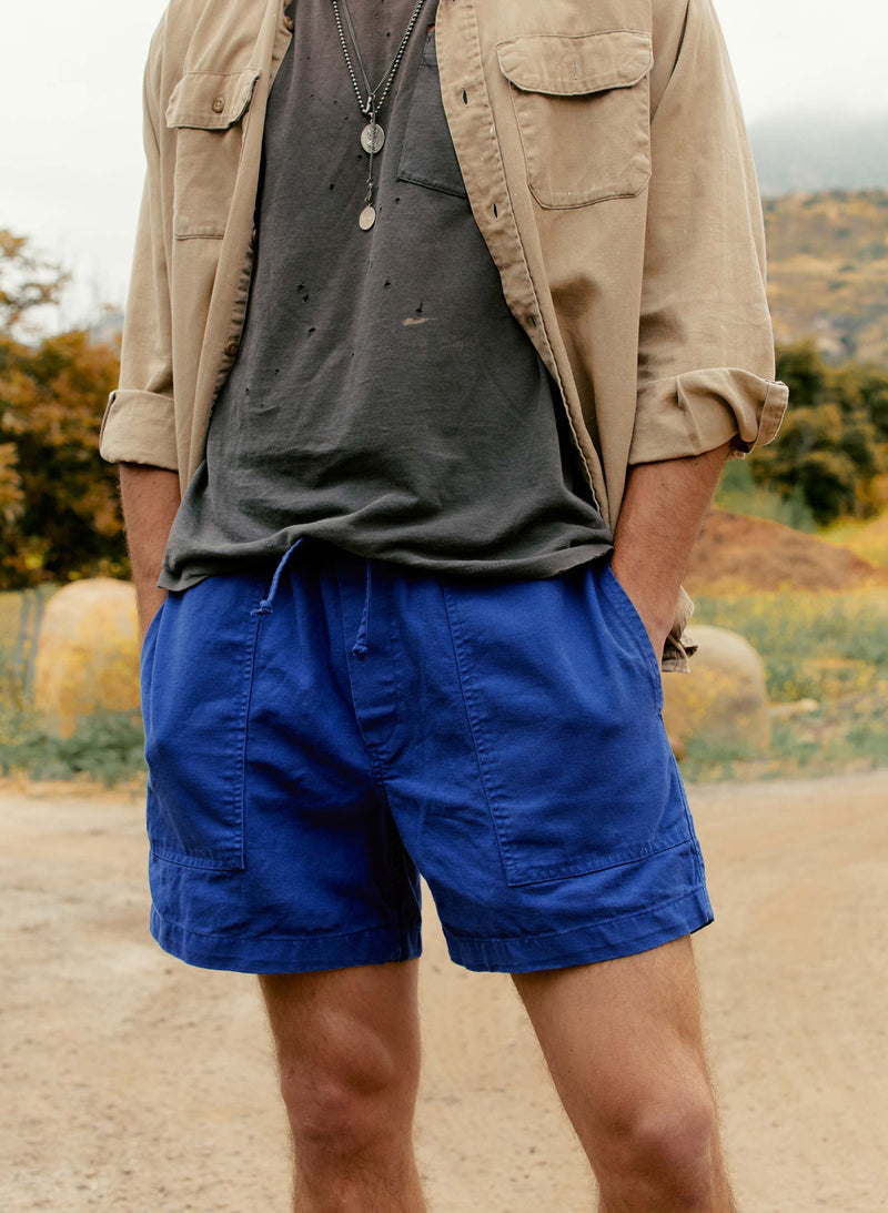 the canvas lounge short in klein blue