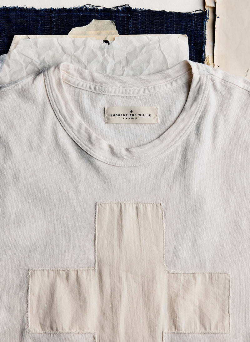 the "plus" tee in vintage white - Model