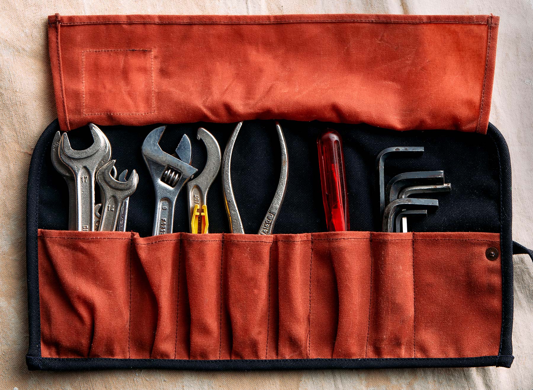 the waxed canvas tool roll – imogene + willie