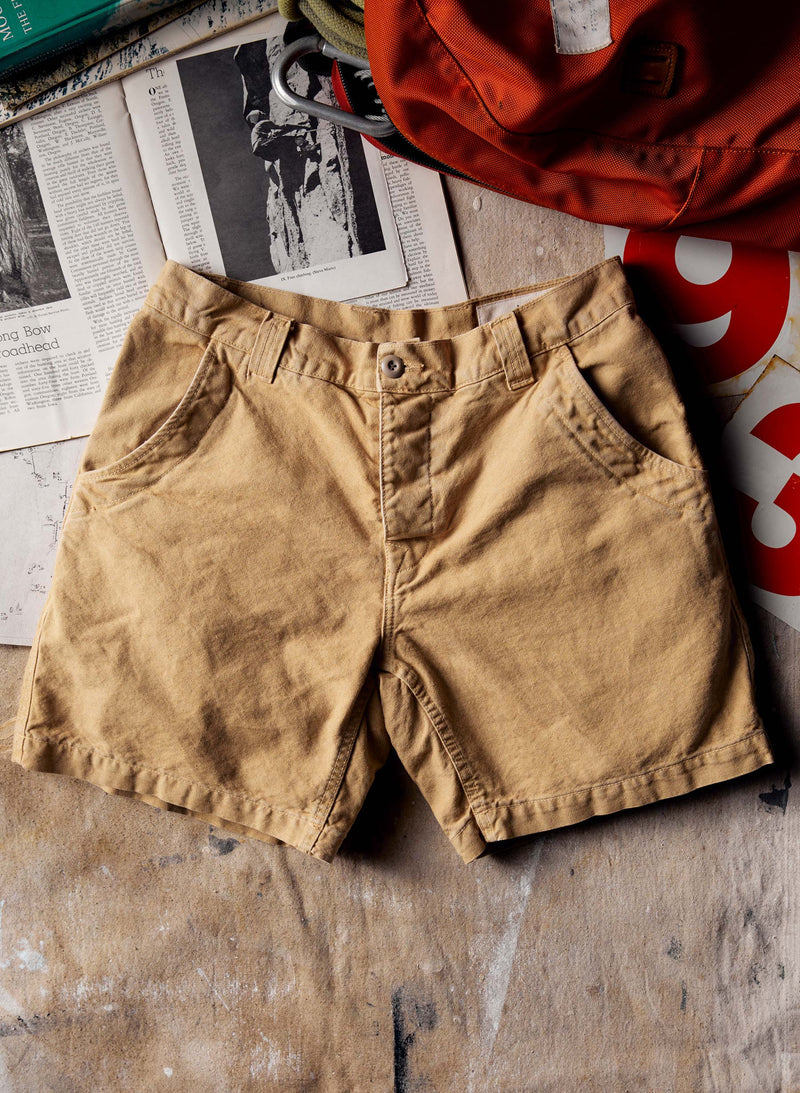 the mountain short in field tan