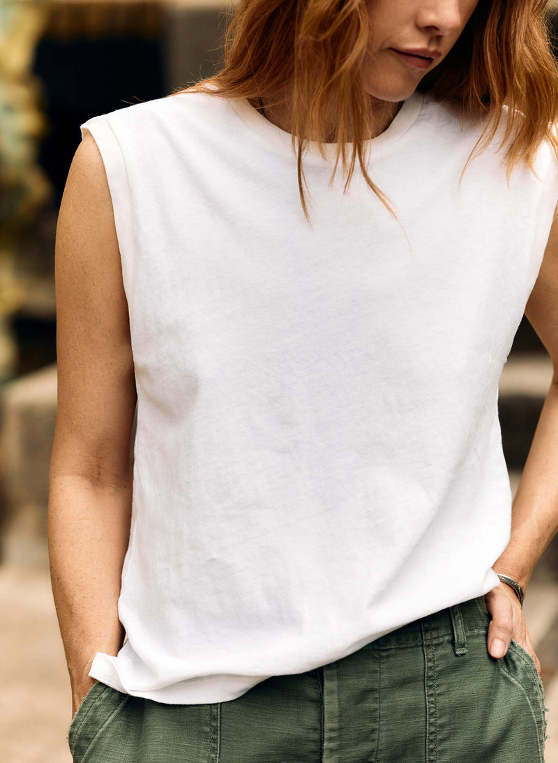 the cotton muscle tee in vintage white