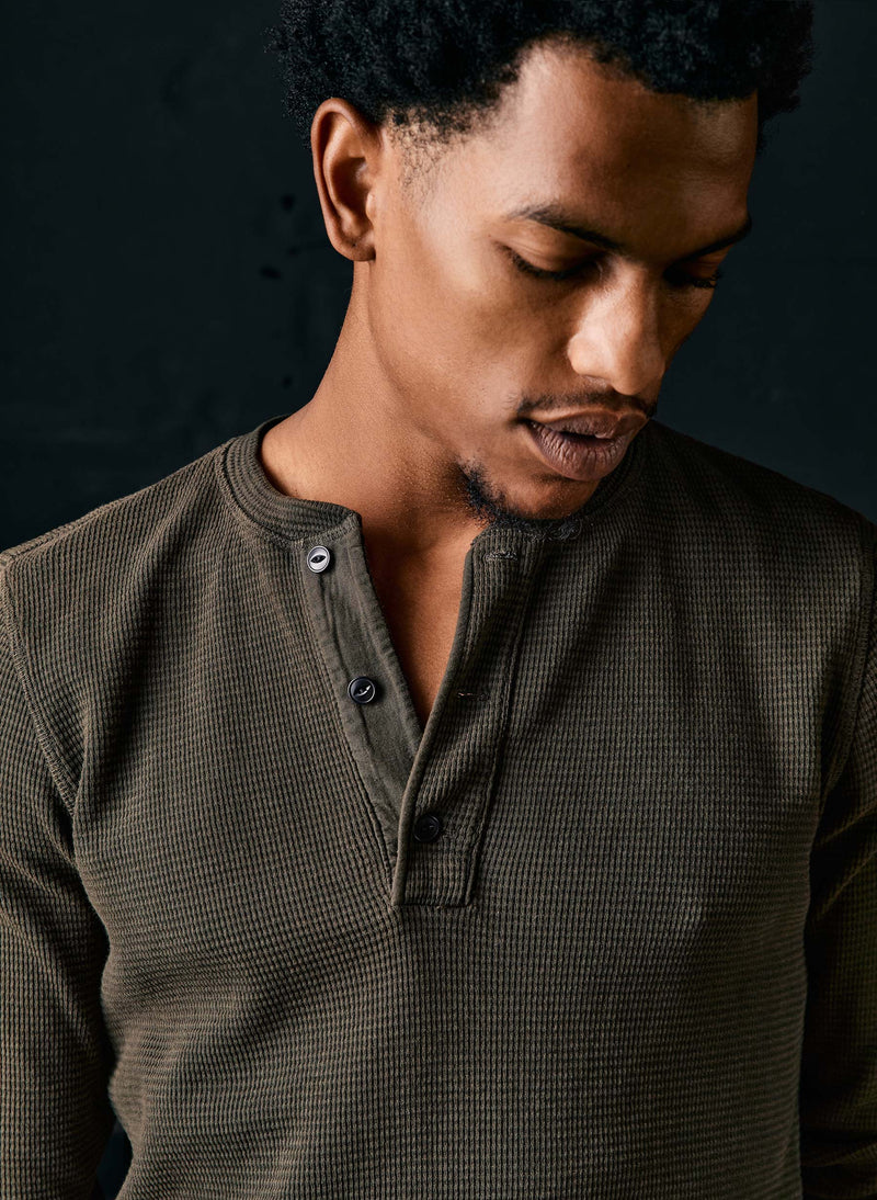 the knit waffle henley in forest