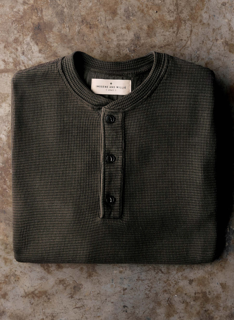 the knit waffle henley in forest