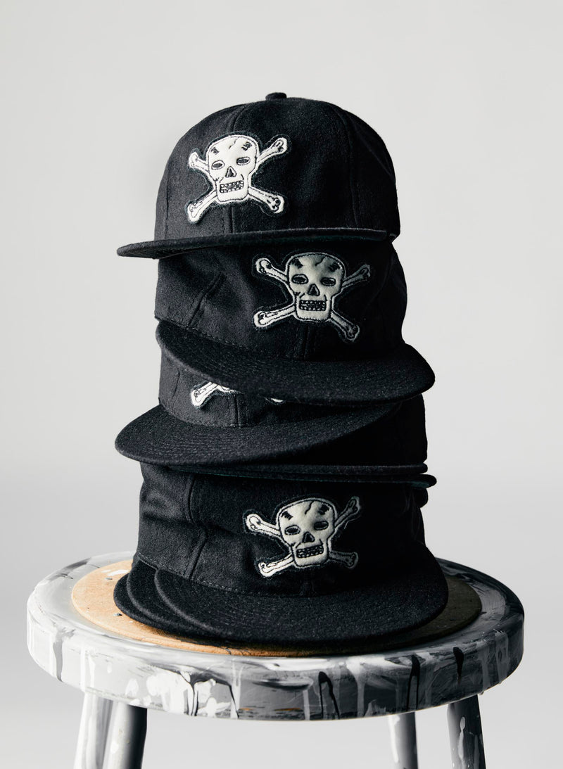 the wool "hellcats" cap in black - Model