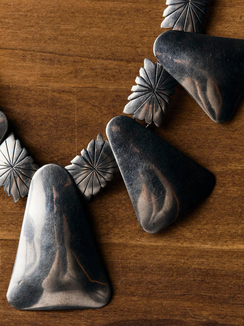 vintage navajo shield necklace - Model