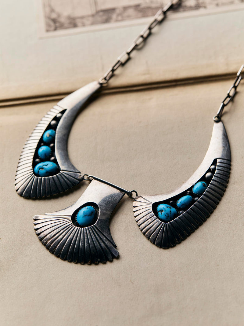 vintage navajo shield necklace - Model