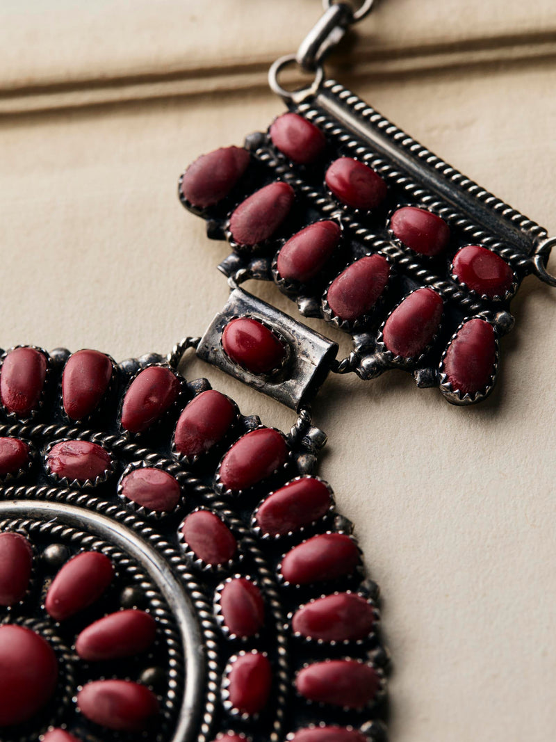 vintage zuni coral shield necklace - Model