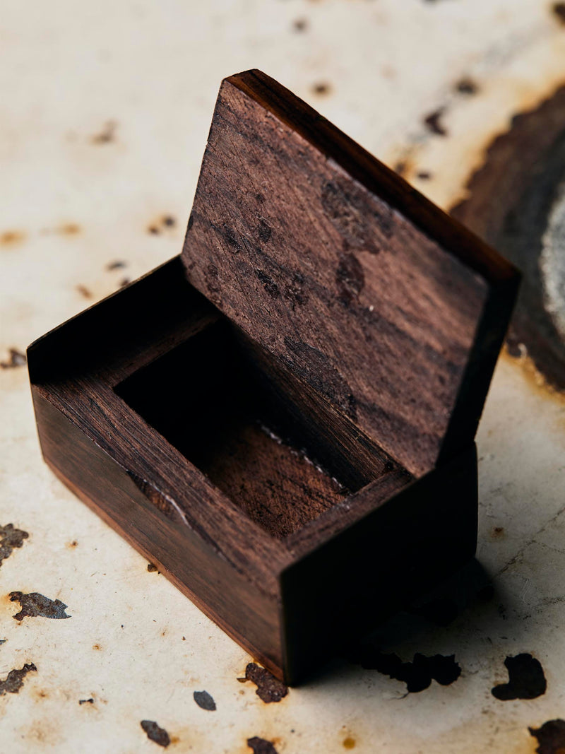 vinatge pill box with brass inlay - Model