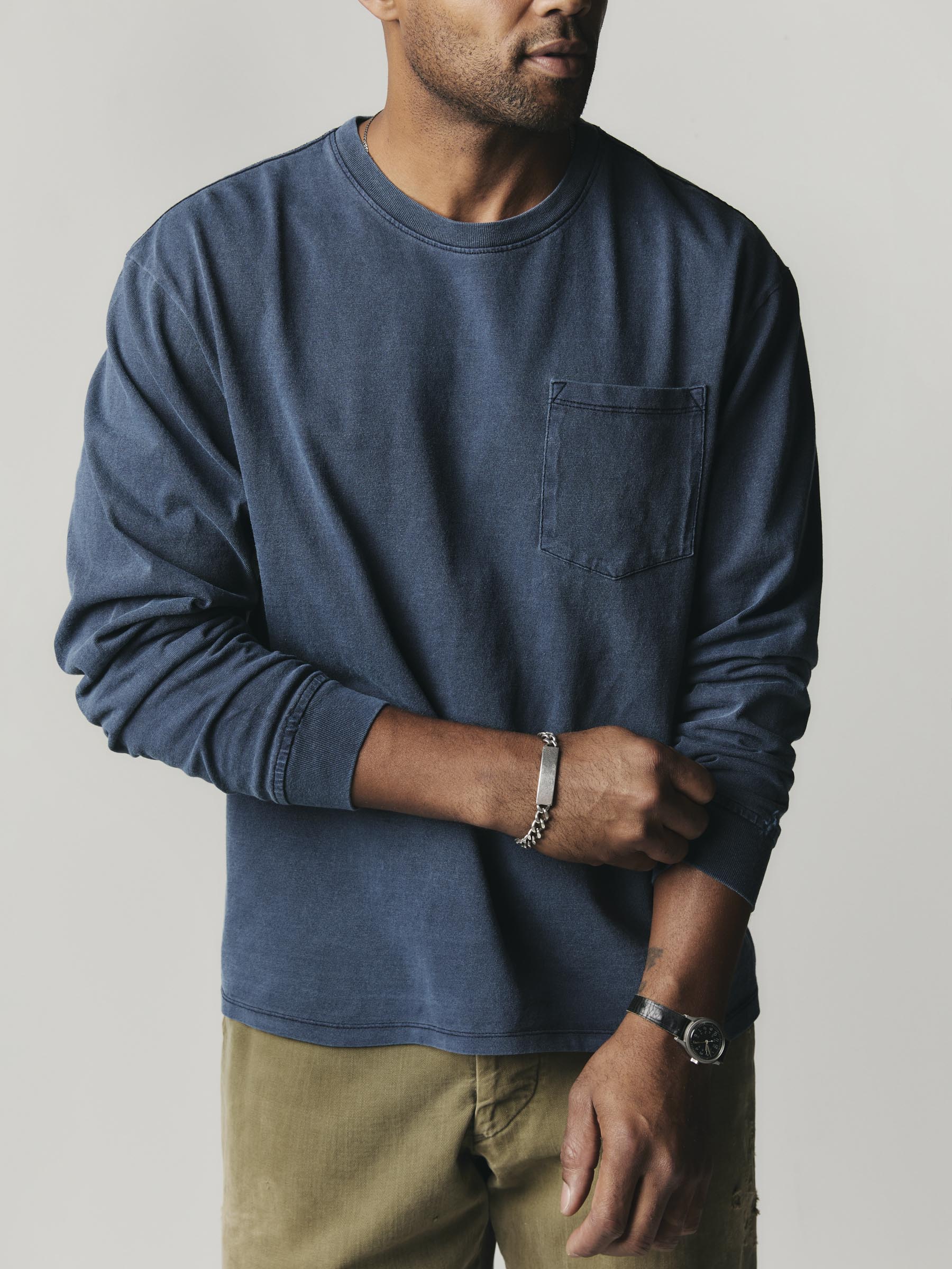 long sleeve pocket tee in faded navy – imogene + willie