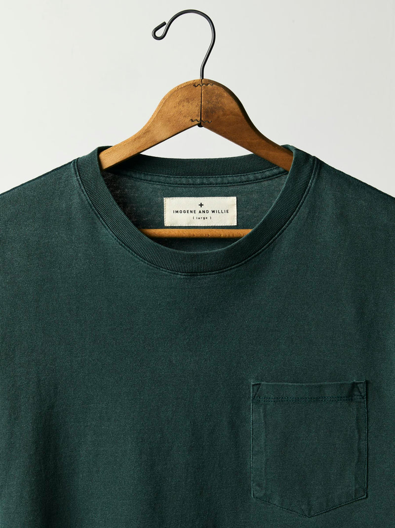 long sleeve pocket tee in faded spruce - Model