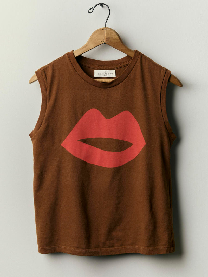 the "kiss" muscle tee - Model