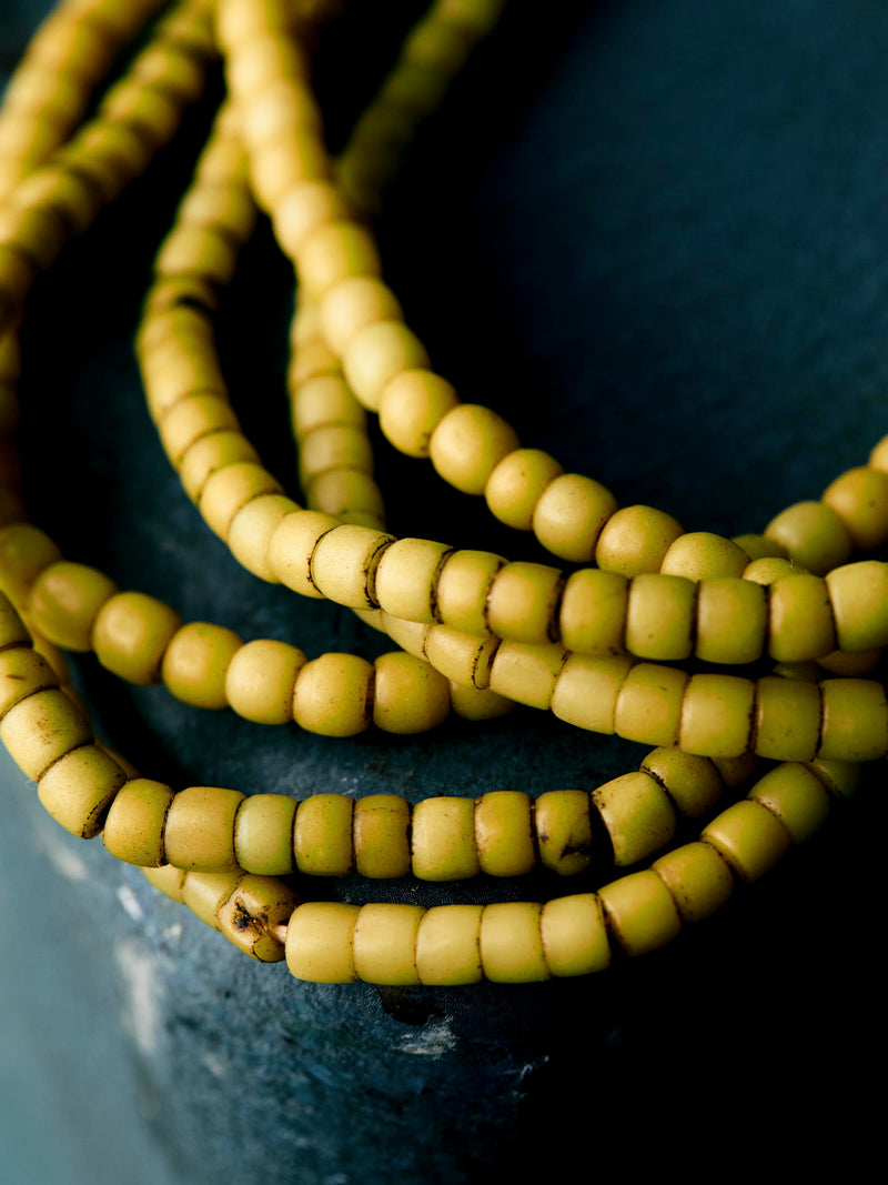vintage yellow trade bead necklace - Model
