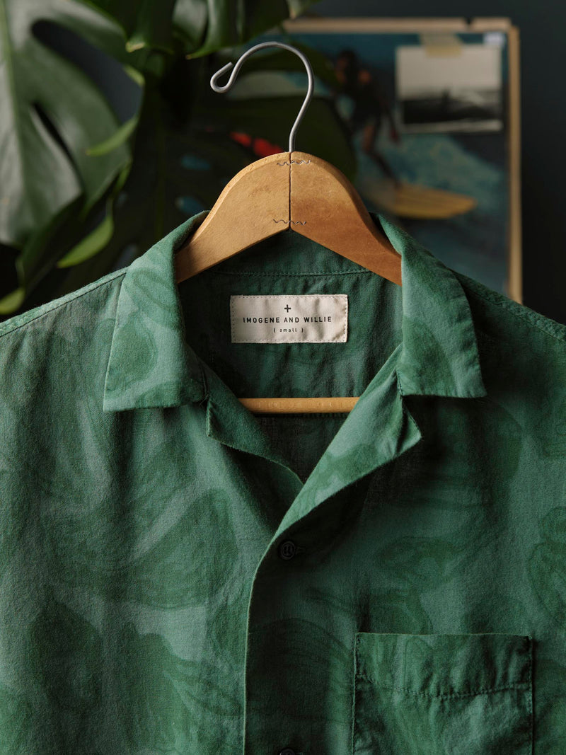 the serra camp shirt in painted botanic - Model