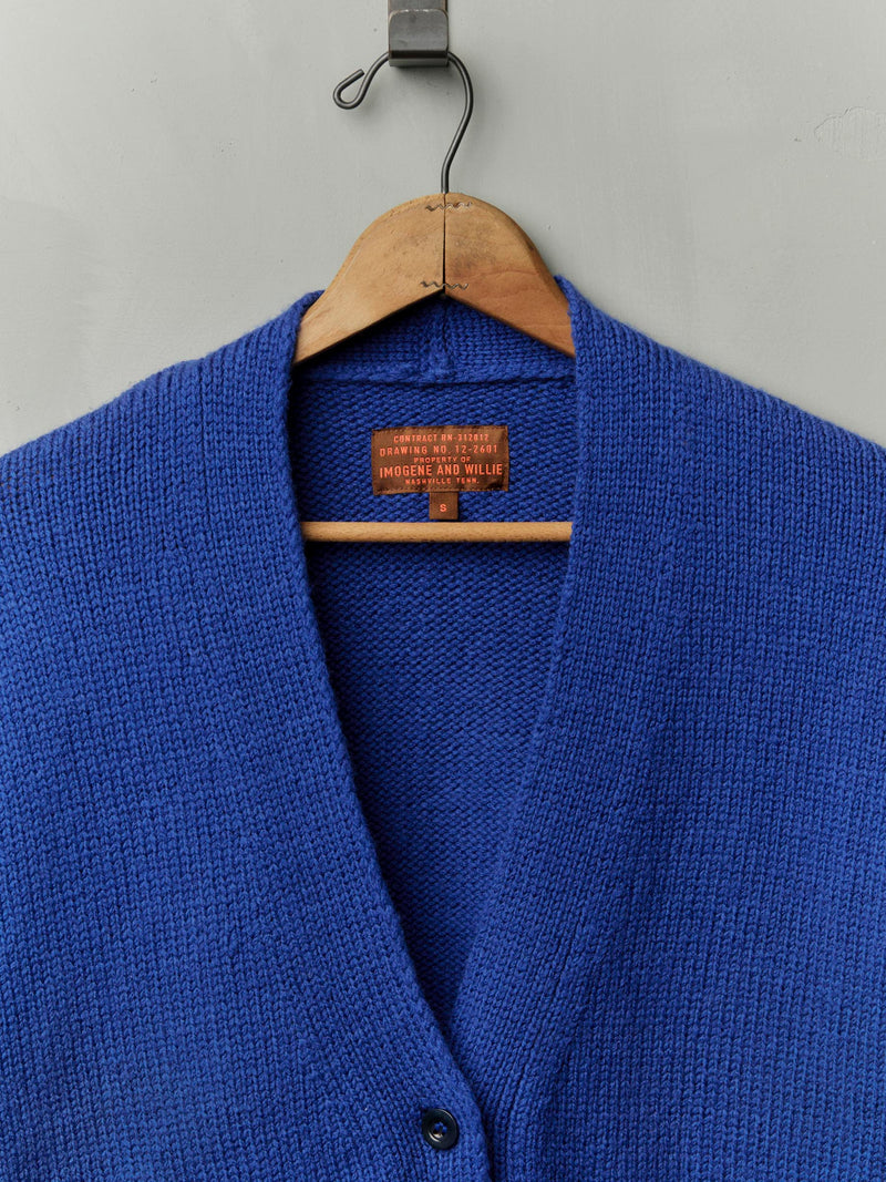 vintage cardigan in royal blue - Model