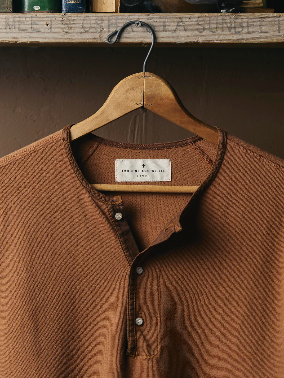 midweight vintage henley in field brown