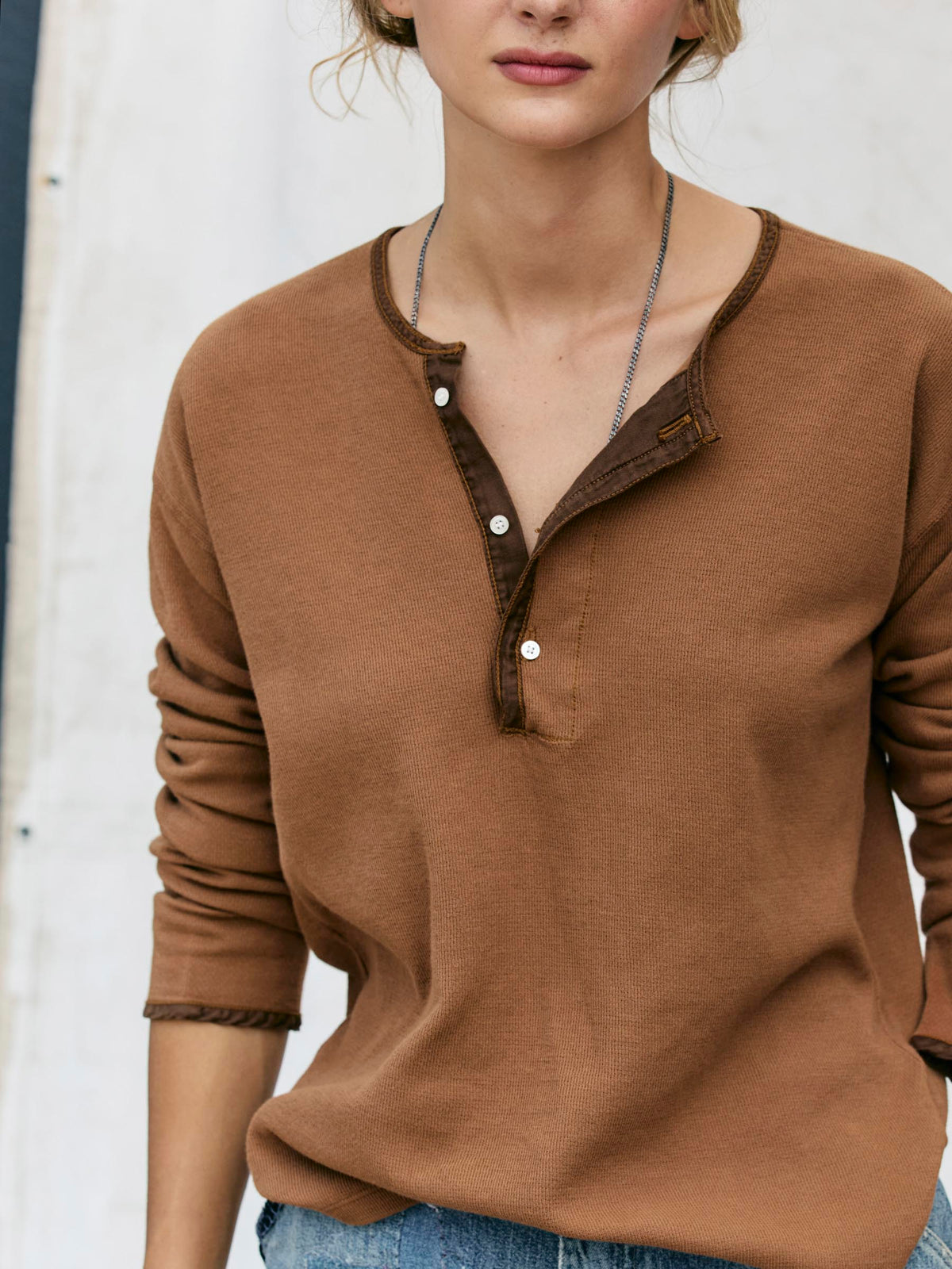 midweight vintage henley in field brown