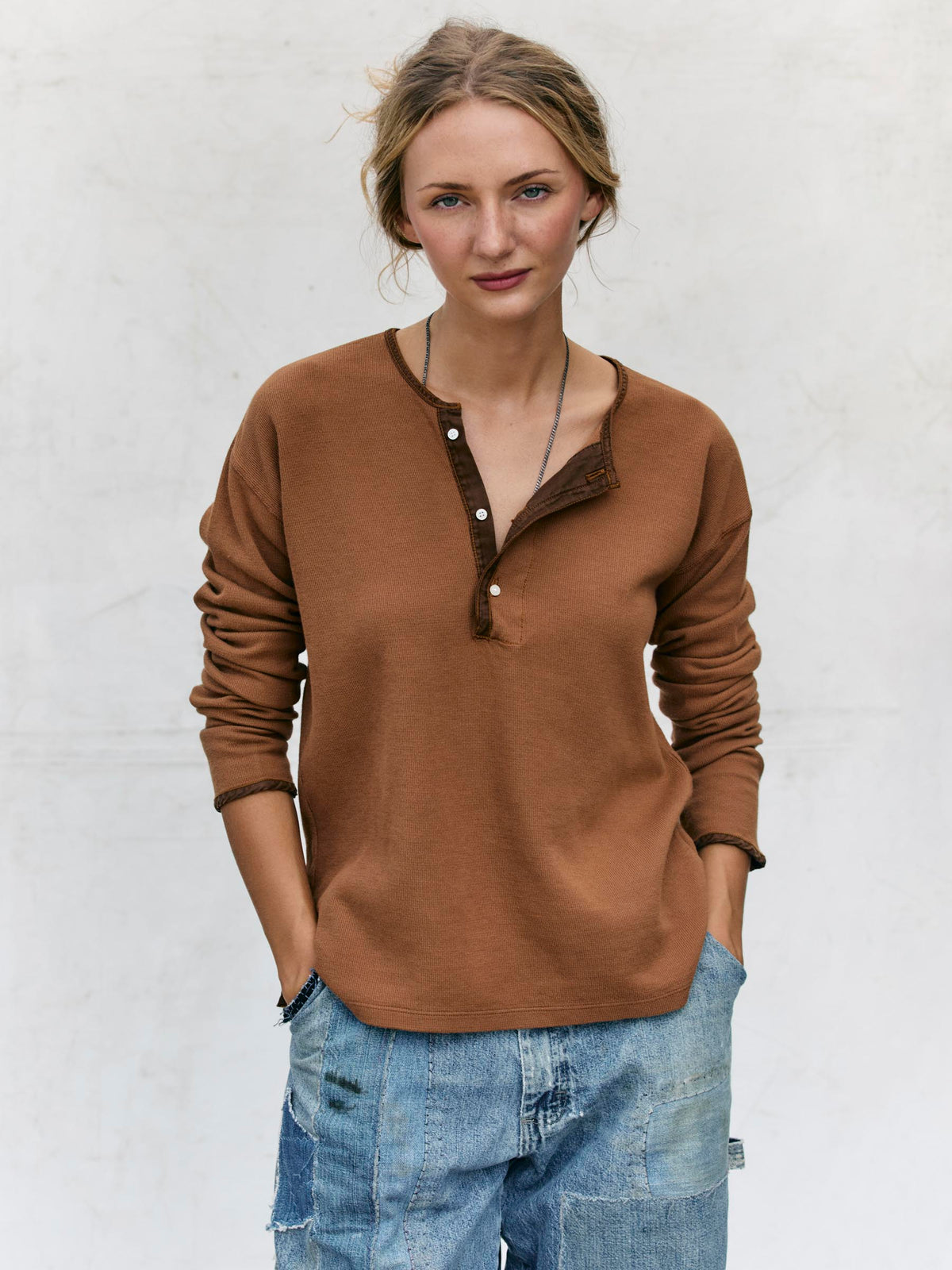 midweight vintage henley in field brown