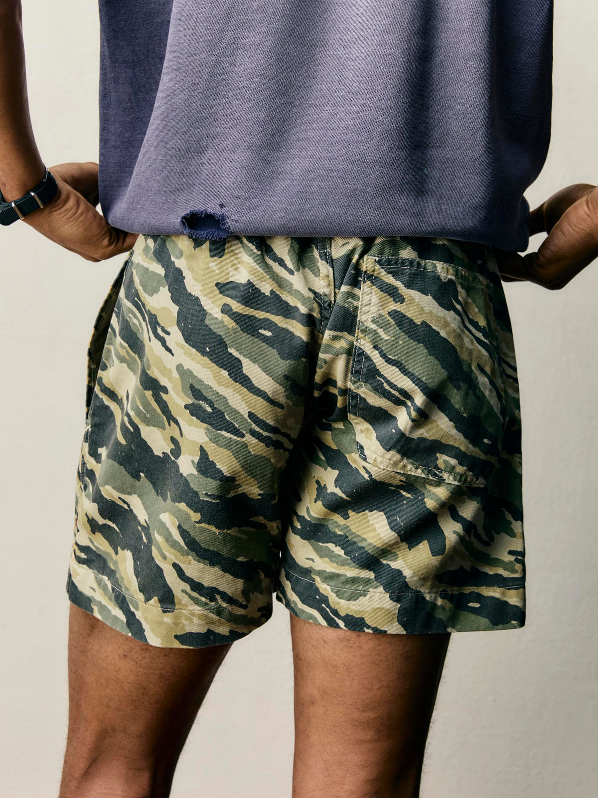 the lounge short in brushstroke camo
