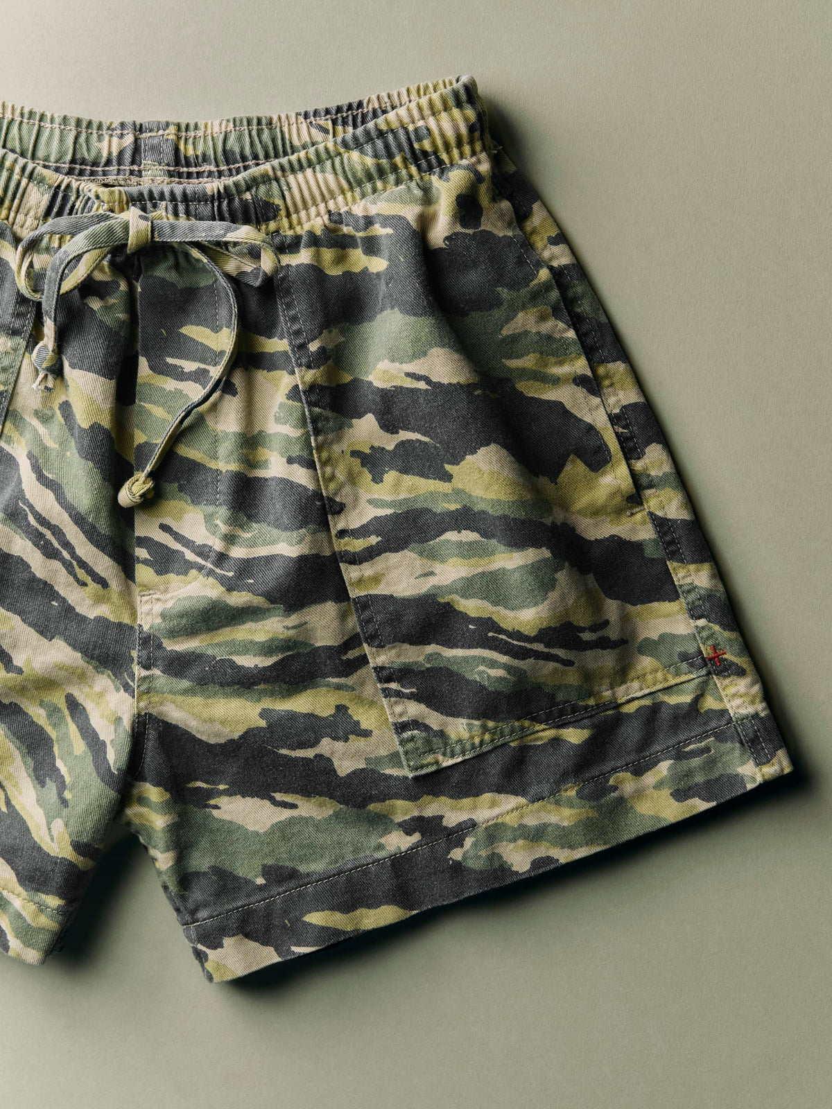 the lounge short in brushstroke camo