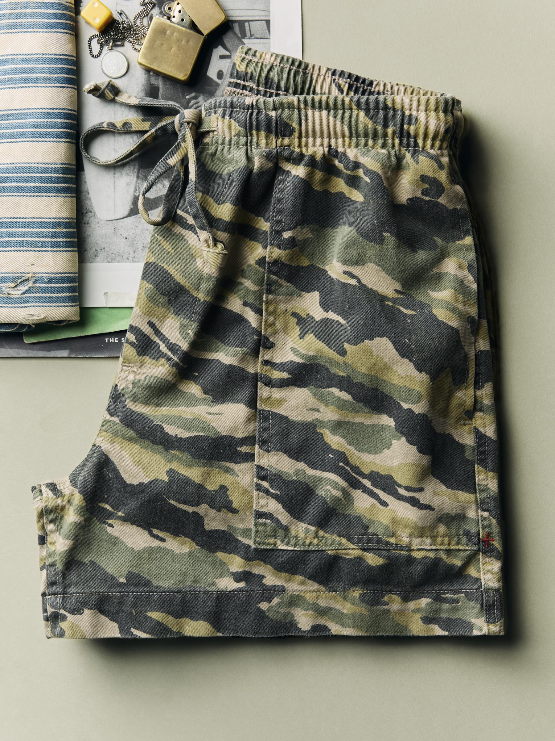 the lounge short in brushstroke camo – imogene + willie