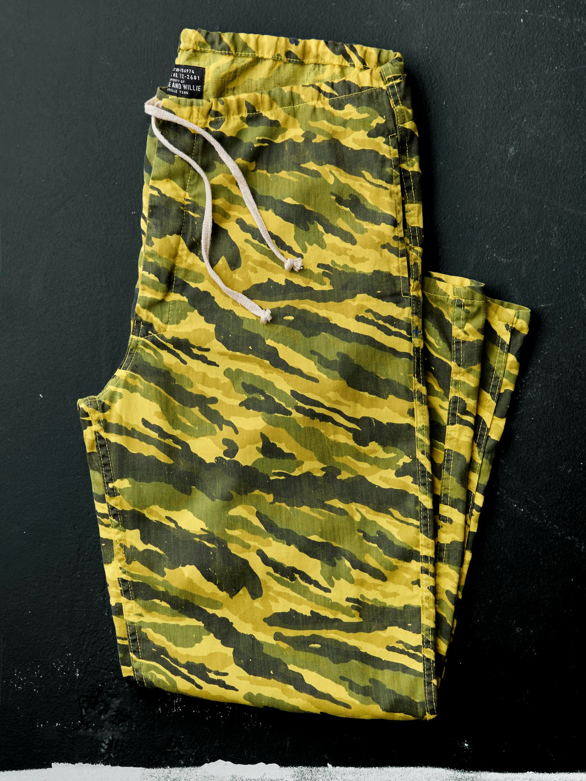 the lounge pant in brushstroke camo