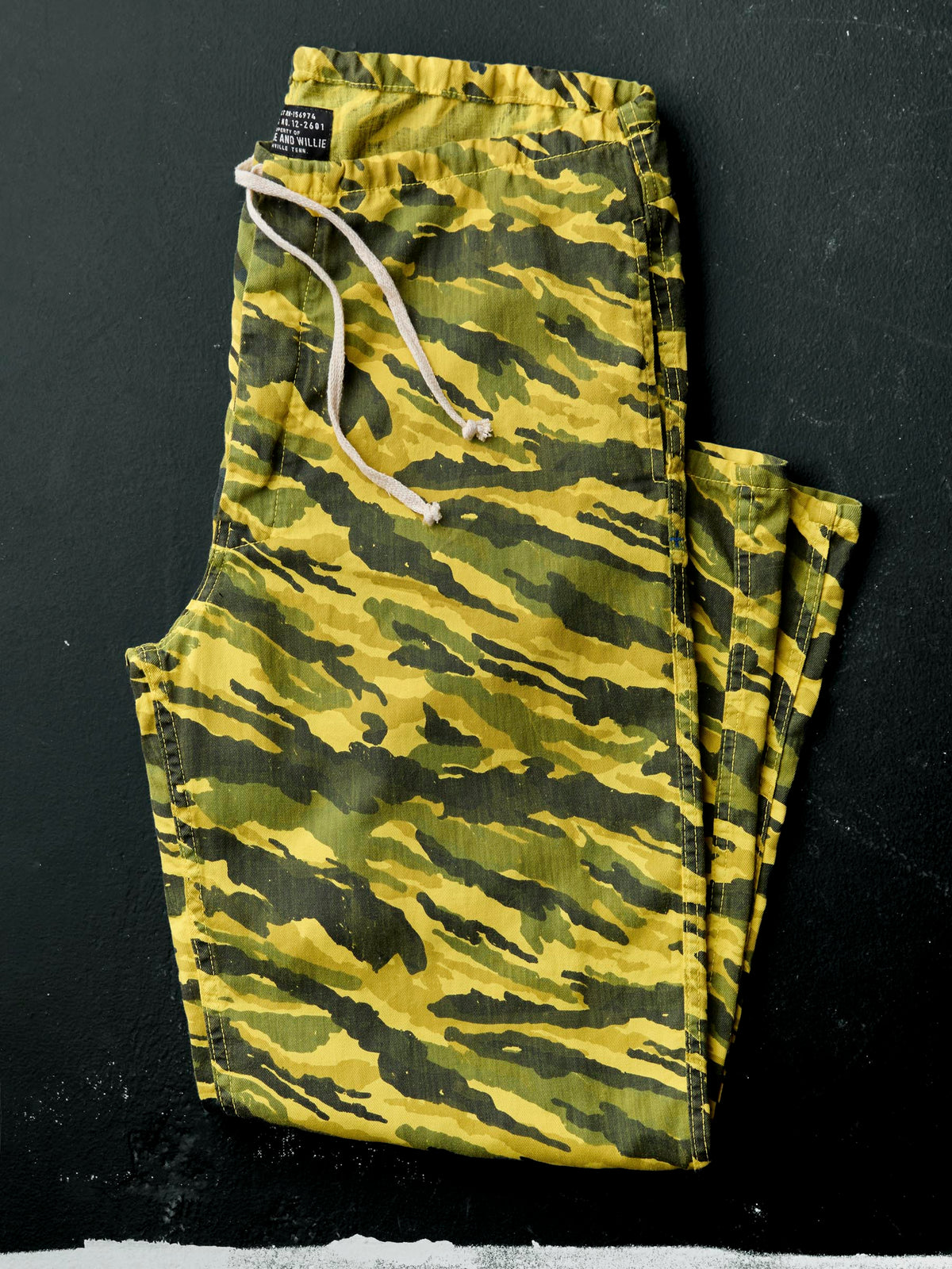 the lounge pant in brushstroke camo