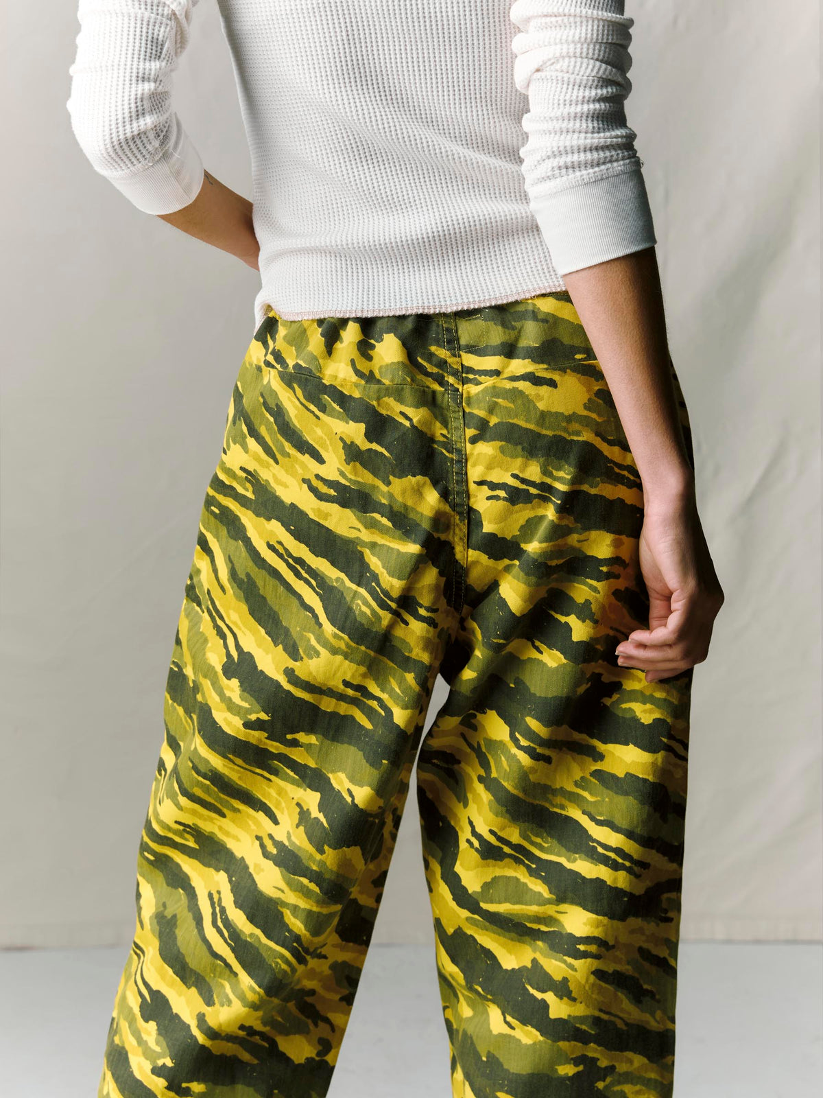 the lounge pant in brushstroke camo