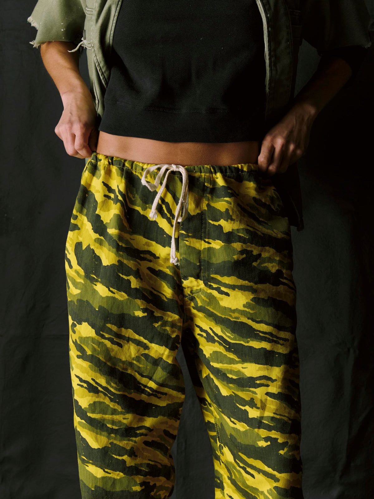 the lounge pant in brushstroke camo