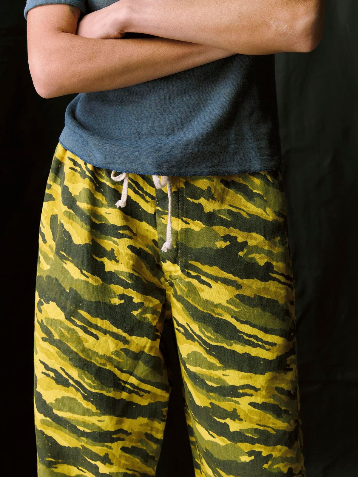the lounge pant in brushstroke camo
