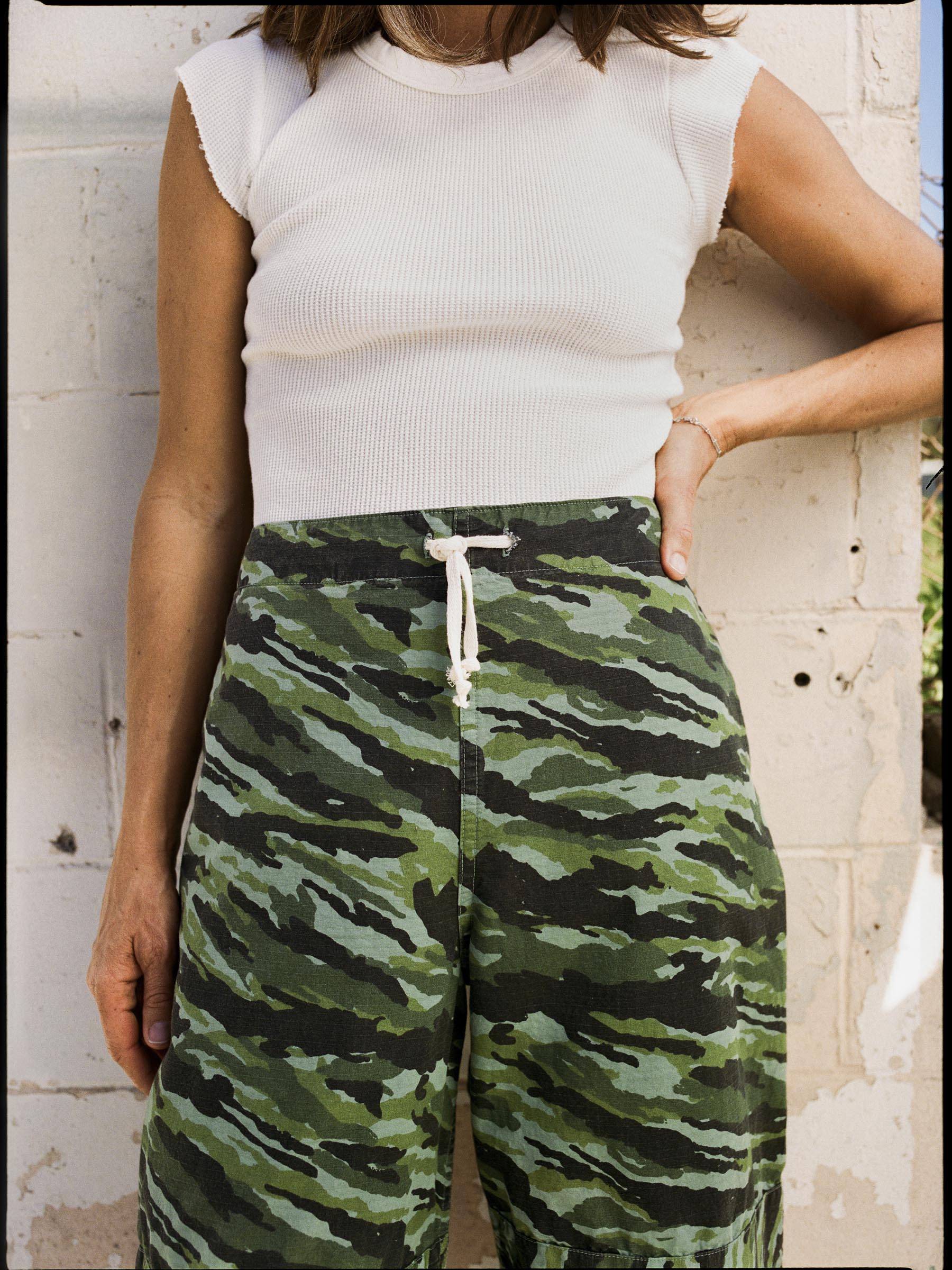flight pant in brushstroke camo – imogene + willie