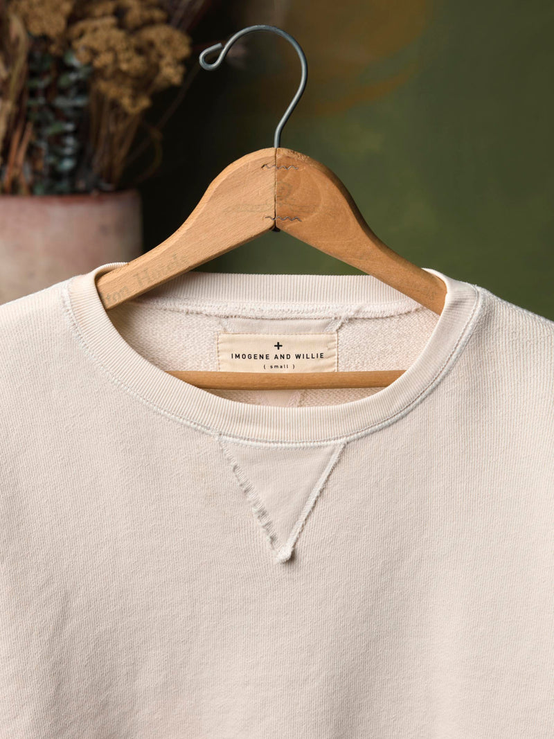 penny sweatshirt in vintage white - Model