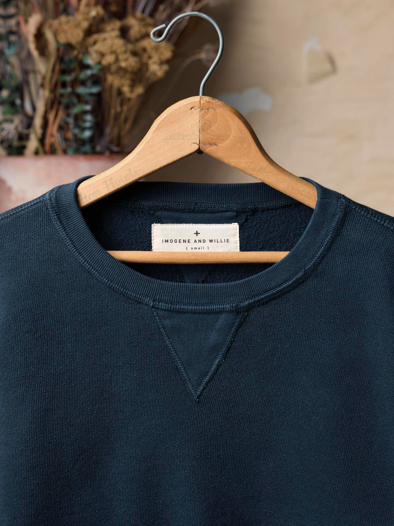 penny sweatshirt in navy - Model