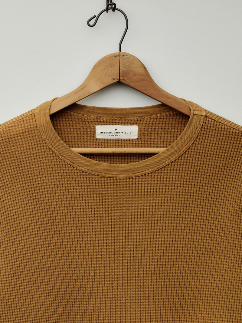 long sleeve thermal crew in faded gold - Model