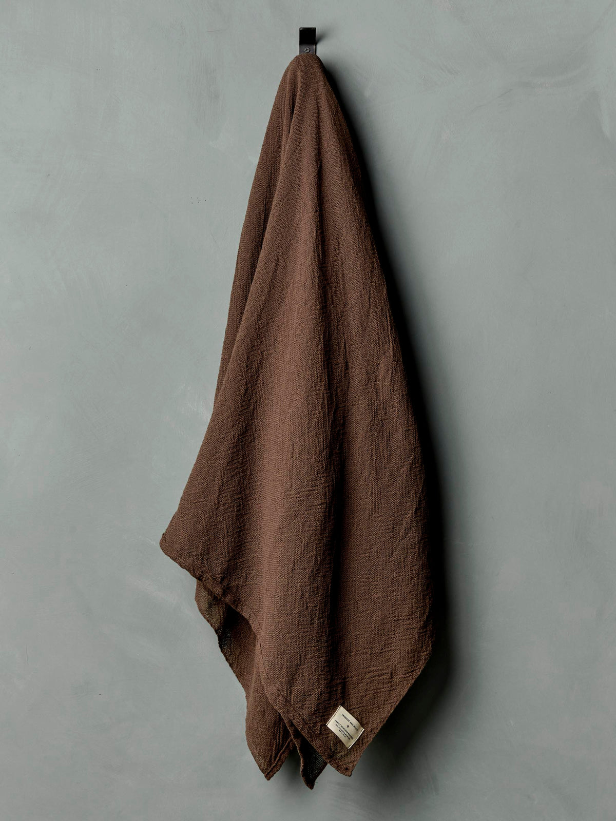 i+w x family heirloom weavers cotton throw in brown